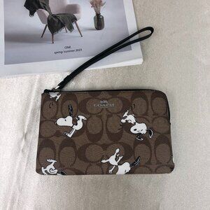 Coach X Peanuts Corner Zip Wristlet Wallet With Snoopy & Woodstock